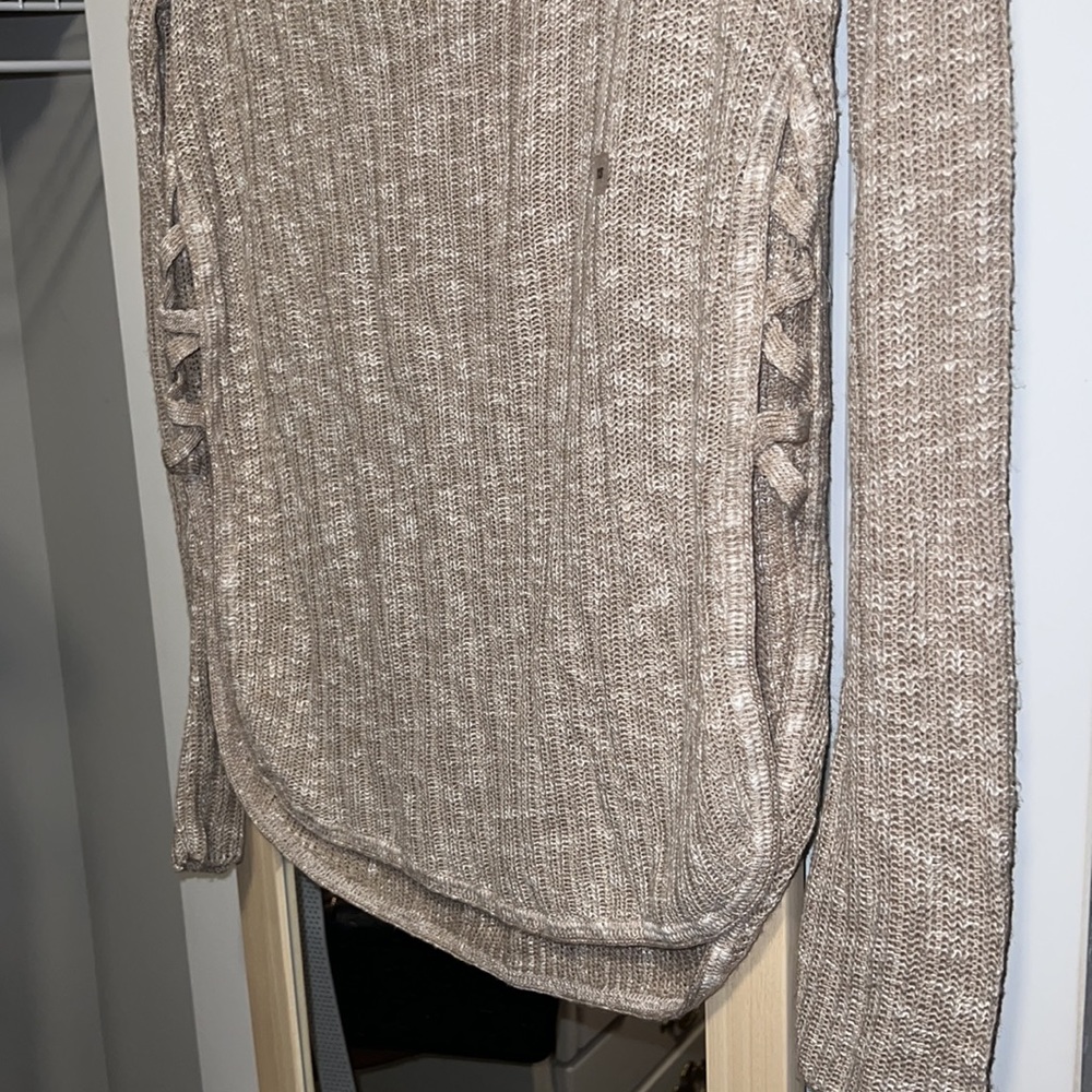 Express Sweater - Picture 3 of 5